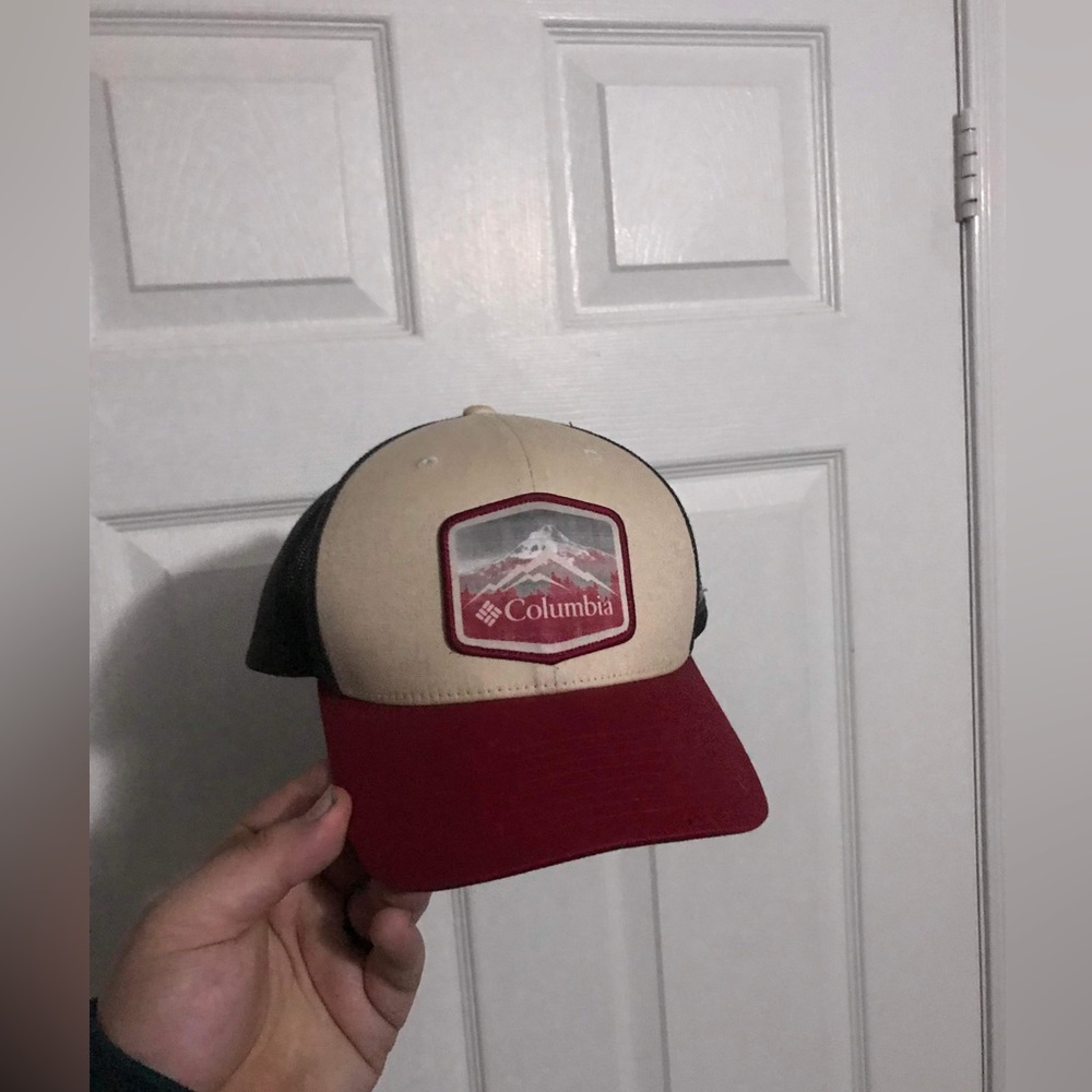 Columbia Red Mountain Hat